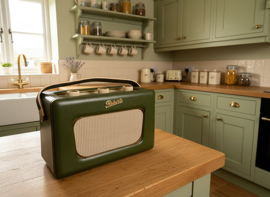 1960s Roberts Green R300 Transistor Portable Radio