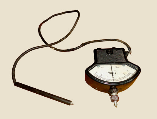 1975 British Military Centre Point Voltmeter 0-3 And 0-30 Volts NATO No. 6625-99-435-0406