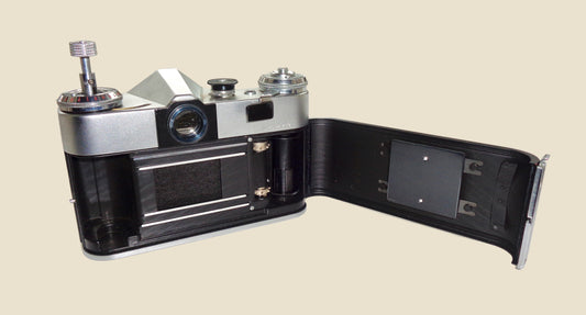 Vintage Zenit E 35mm SLR Film Camera Body With Ever Ready Case