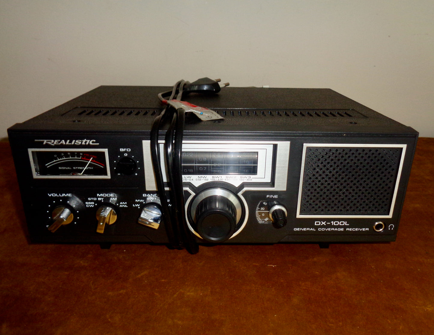 1980s Realistic DX 100L General Coverage Receiver New Old Stock