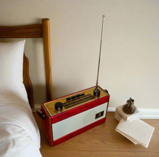 Vintage R757 Roberts Radio With Red Leatherette