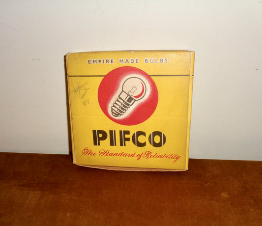 Vintage PIFCO No.522 Miniature Bulbs Sales Counter Box With 2.5v 0.3amp Bulbs