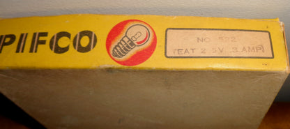 Vintage PIFCO No.522 Miniature Bulbs Sales Counter Box With 2.5v 0.3amp Bulbs