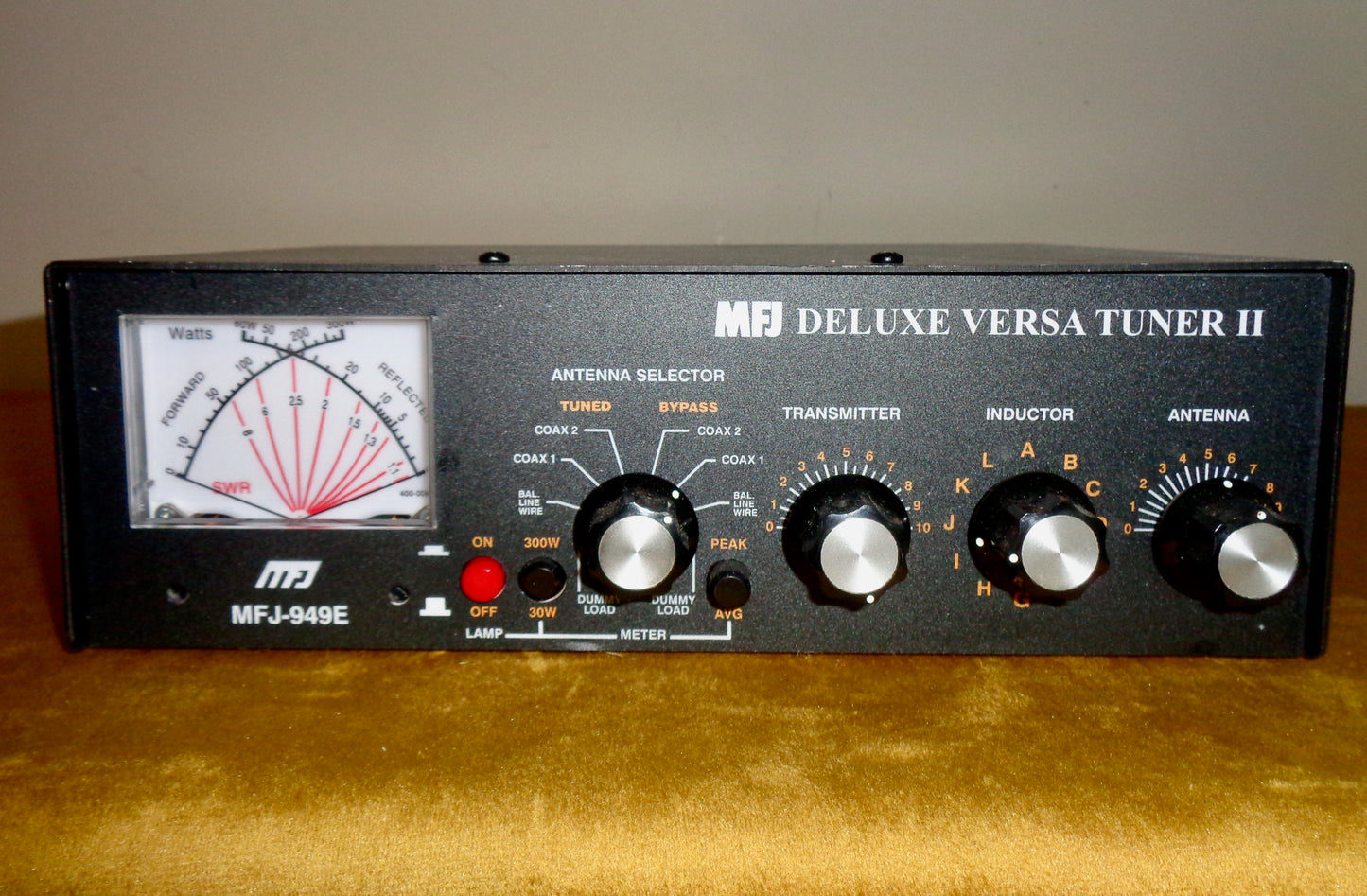 Pre-Owned MFJ 949E Deluxe Versa Tuner II 300 W 1.8-30MHz