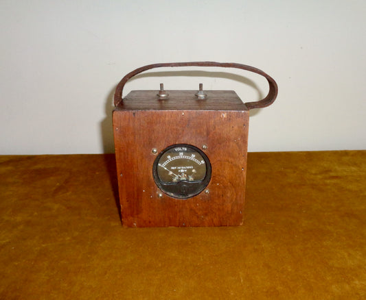  WW2 Air Ministry Voltmeter 5A/1693 In A Wooden Box WW2 Air Ministry Voltmeter 5A/1693 In A Wooden Box 