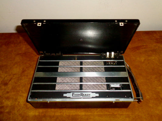 1940s Ever Ready Model Personal B Valve MW Portable Battery Radio
