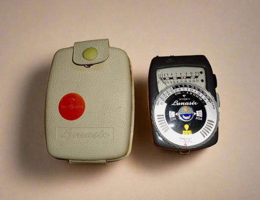 Vintage 1960s Gossen Lunasix Battery Light Exposure Meter