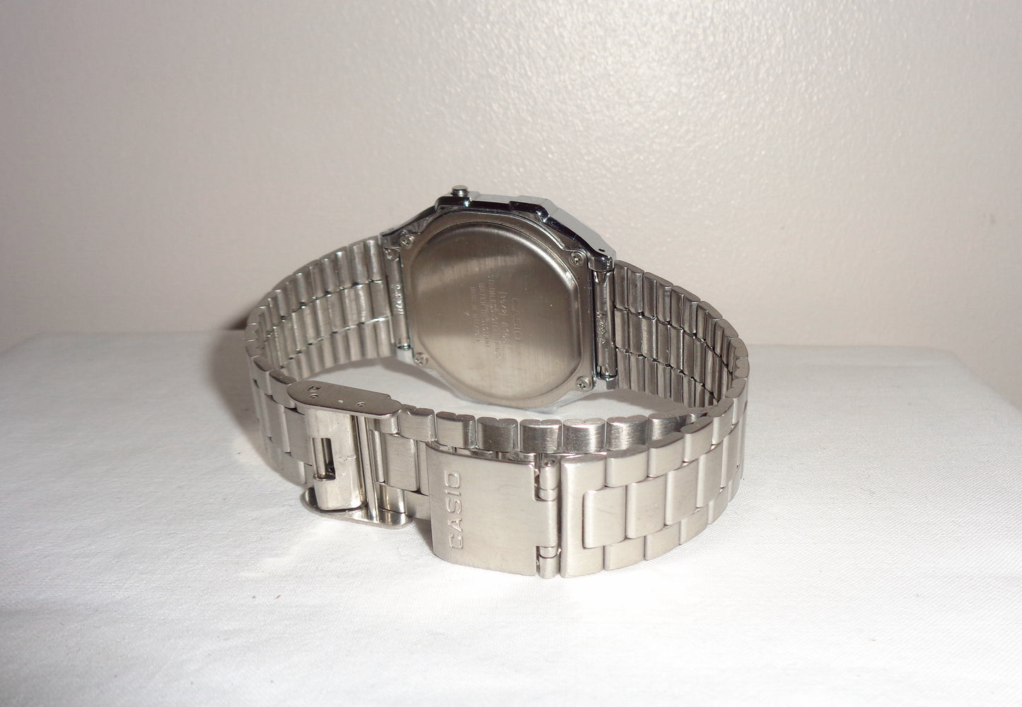 Vintage Casio A168 1572 Illuminator LCD Watch