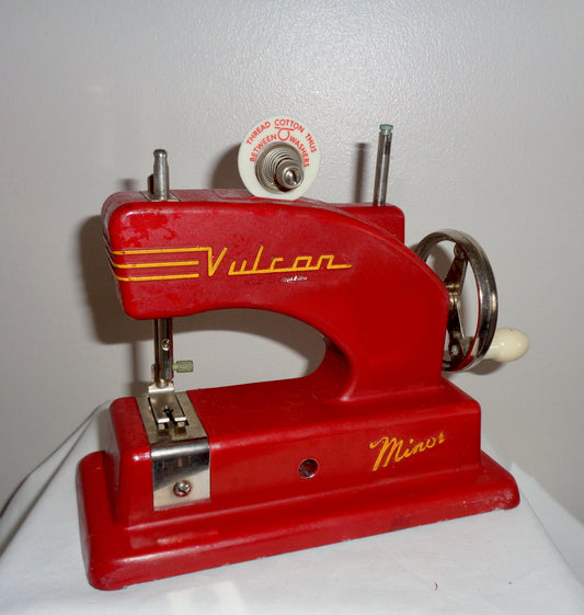 Vintage Vulcan Minor Miniature / Child's Sewing Machine In Its Original Box
