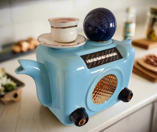 Swineside Teapottery Vintage Bush DAC 90 Radio Novelty Pottery Teapot