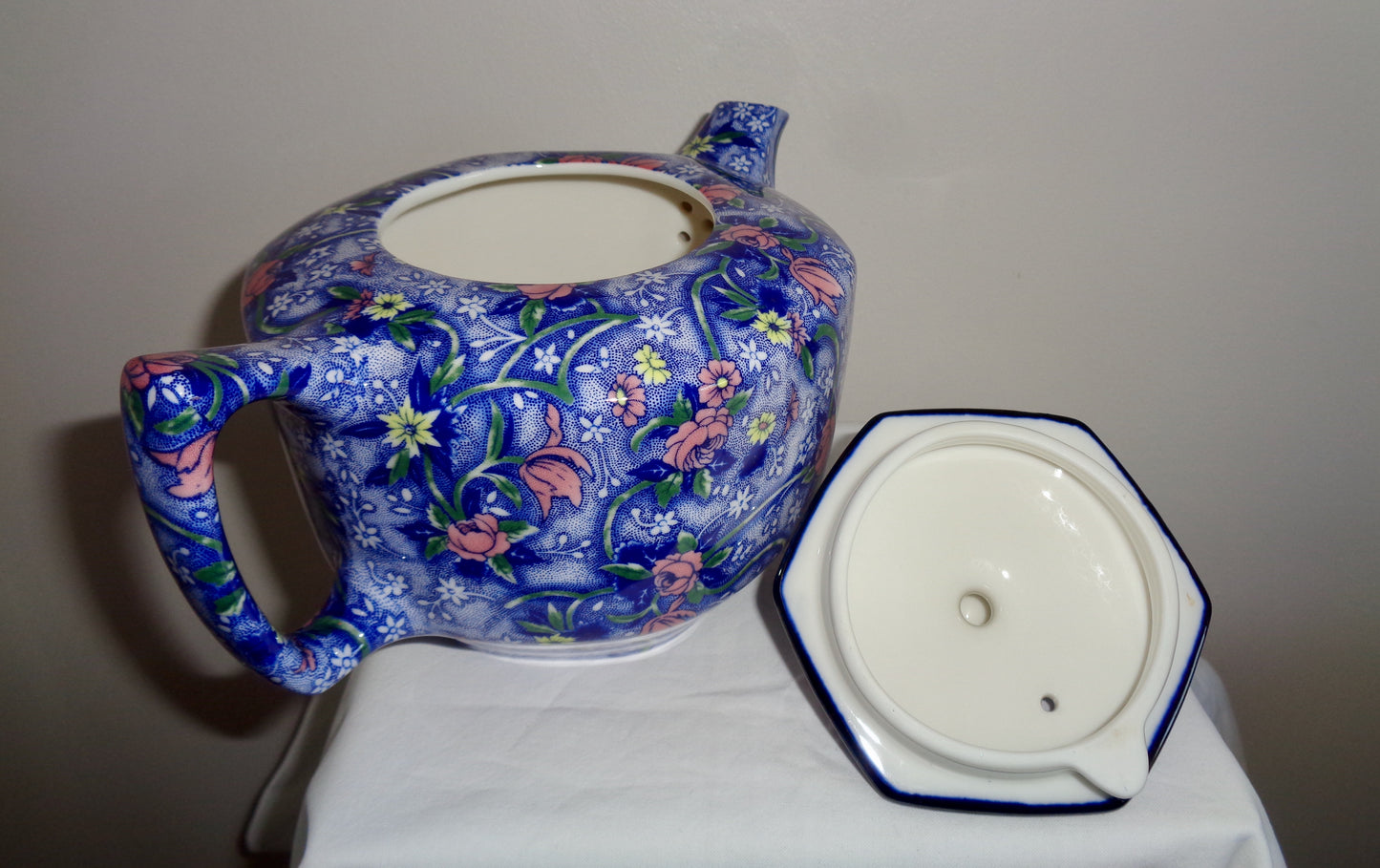 Vintage Ringtons Hector Blue Chintz Maling Replica Teapot