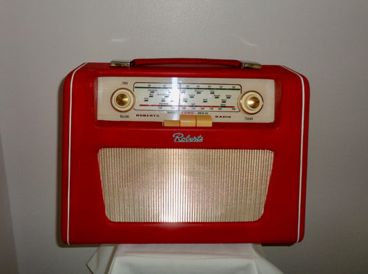 1960s Red Vintage Roberts MW LW RT7 Radio