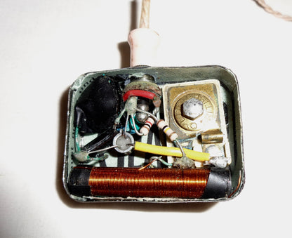 Miniature Radio In Snuff Tin With Acos Microphone Ear Bud