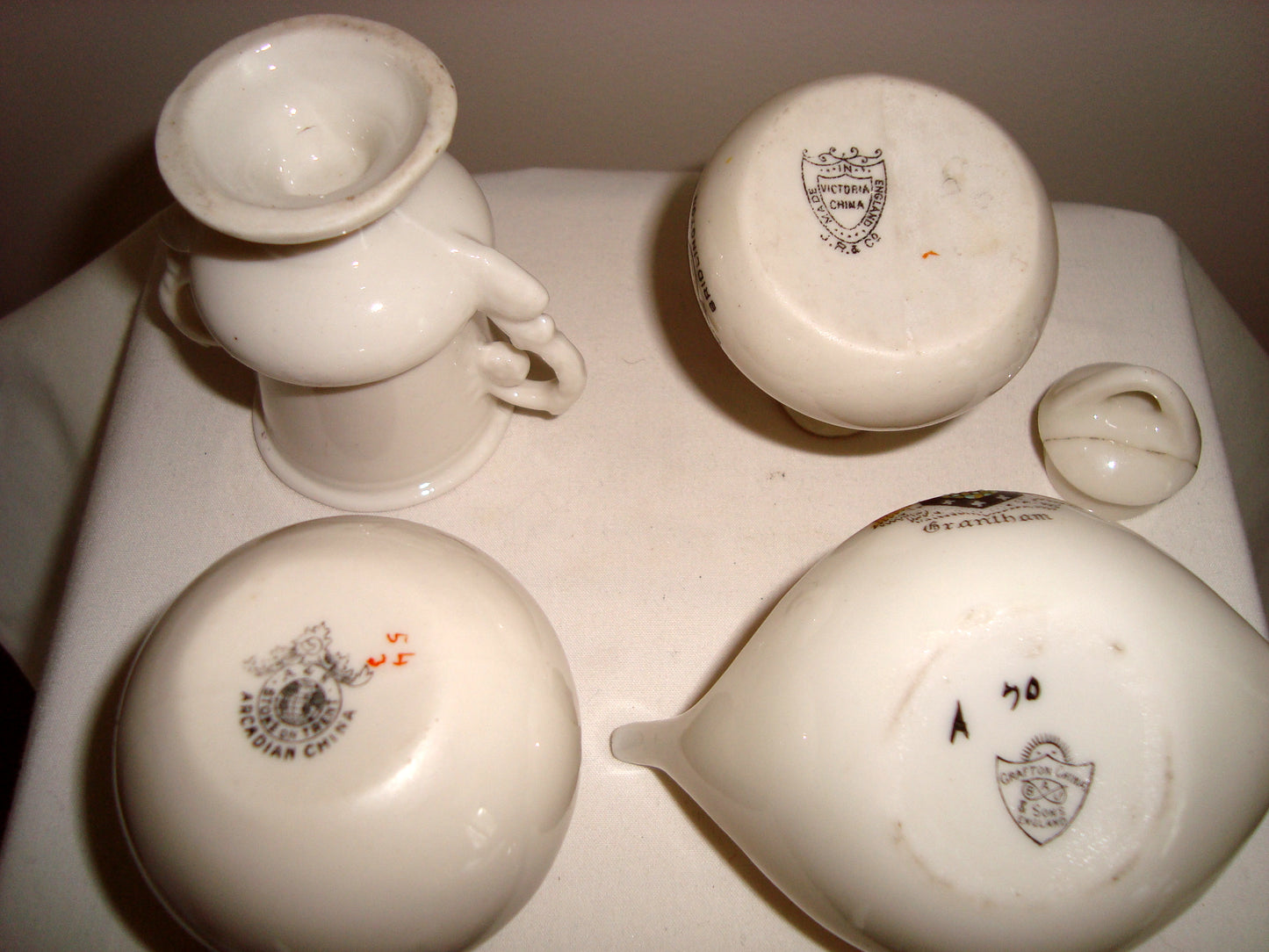 Four Pieces Vintage Souvenir Armorial Pottery Crested China