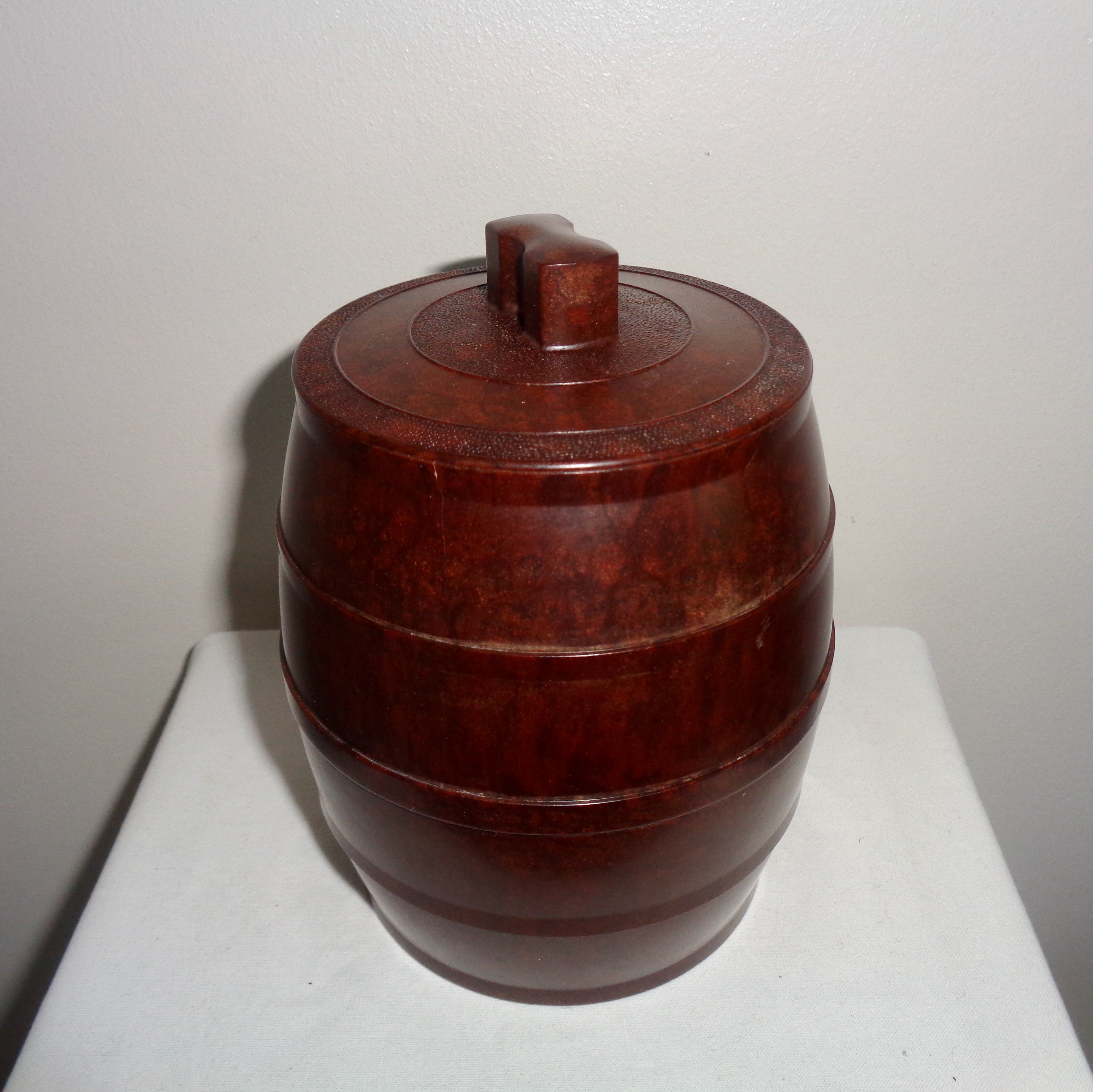 tobacco barrel 1940s Velos Bakelite Airtite Tobacco Barrel No.1356 – Mullard Antiques and Collectibles tobacco barrel 1940s Velos Bakelite Airtite Tobacco Barrel No.1356 – Mullard Antiques and Collectibles