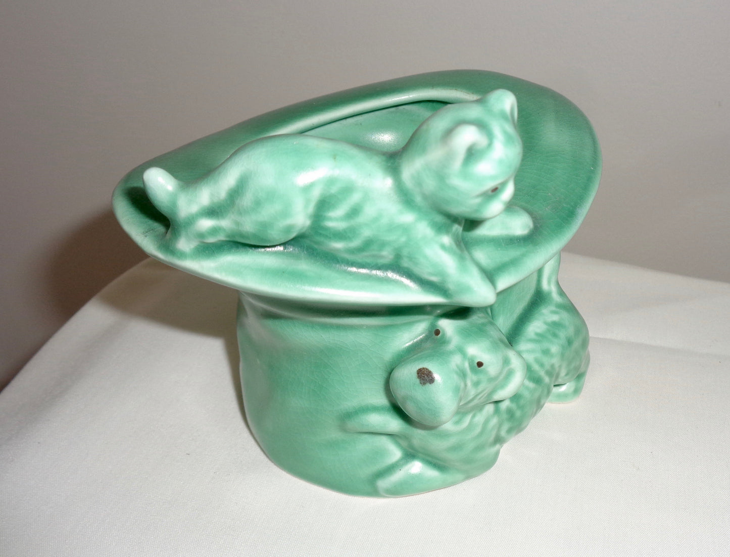 1940s SylvaC Green Model 1484 'Cat And Dog On Top Hat' Posy Vase