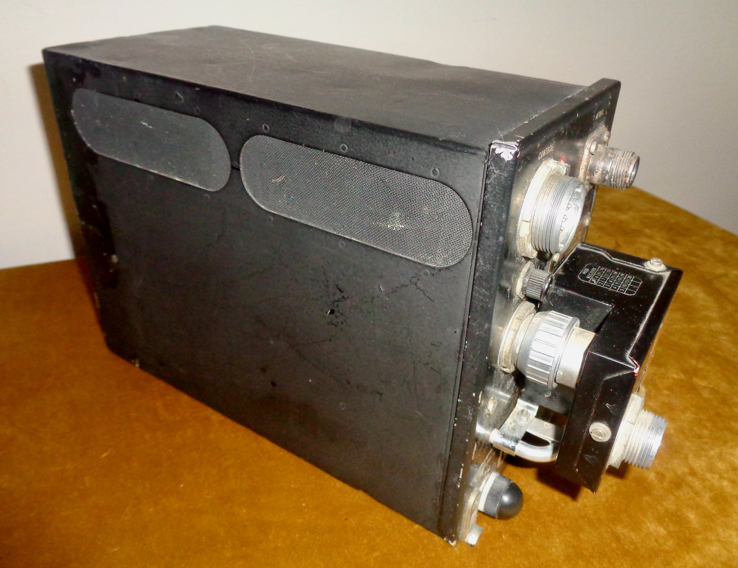 Vintage TR10056 UHF Standby Transmitter Receiver Radio ARI 23057