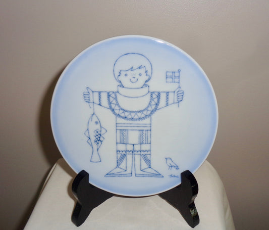 Bing & Grondahl 6" Wall Plate Inuit Boy and Fish 4904-949