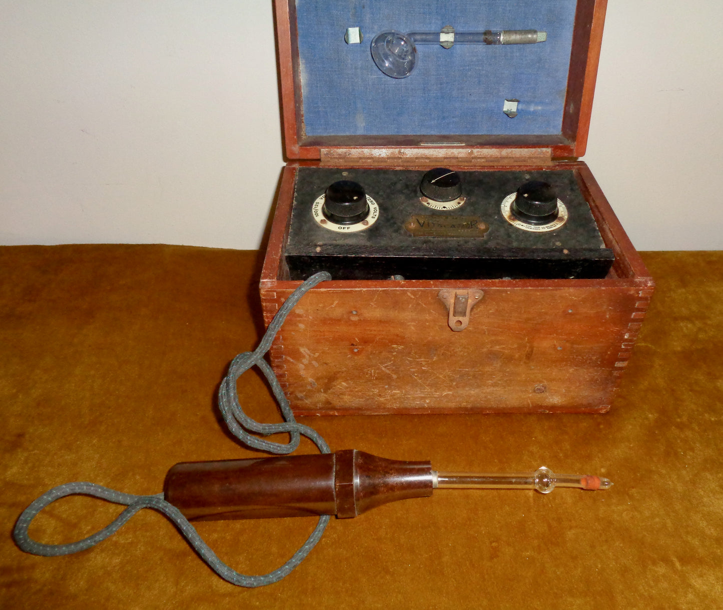 1930s Roger's Violet Ray Home Vitalator Antique Medical Electrotherapy Appliance