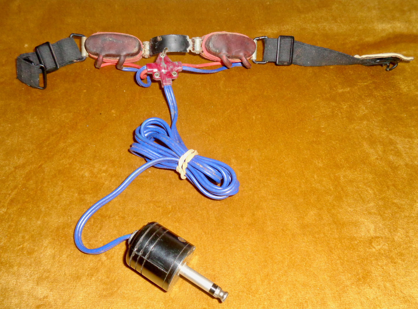 WW2 WS38 MK1/2 MTLL No.2 MkI Throat Microphone ZA 13935 In Its Original Box