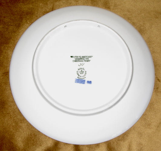 2004 Royal Copenhagen 7.25" Christmas Plate Awaiting The Christmas Train