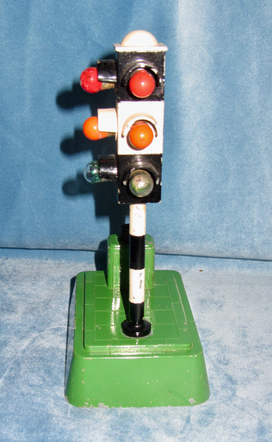 1950s British SEL Metal Battery Operated Traffic Light Toy Model 725