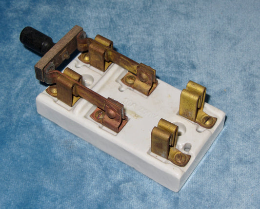 1930s Vintage Double Pole Double Throw DPDT Aerial Knife Switch 9 cm x 5 cm