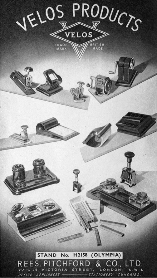 Vintage Set Of Four Boxed Velos Red Bakelite Napkin Rings