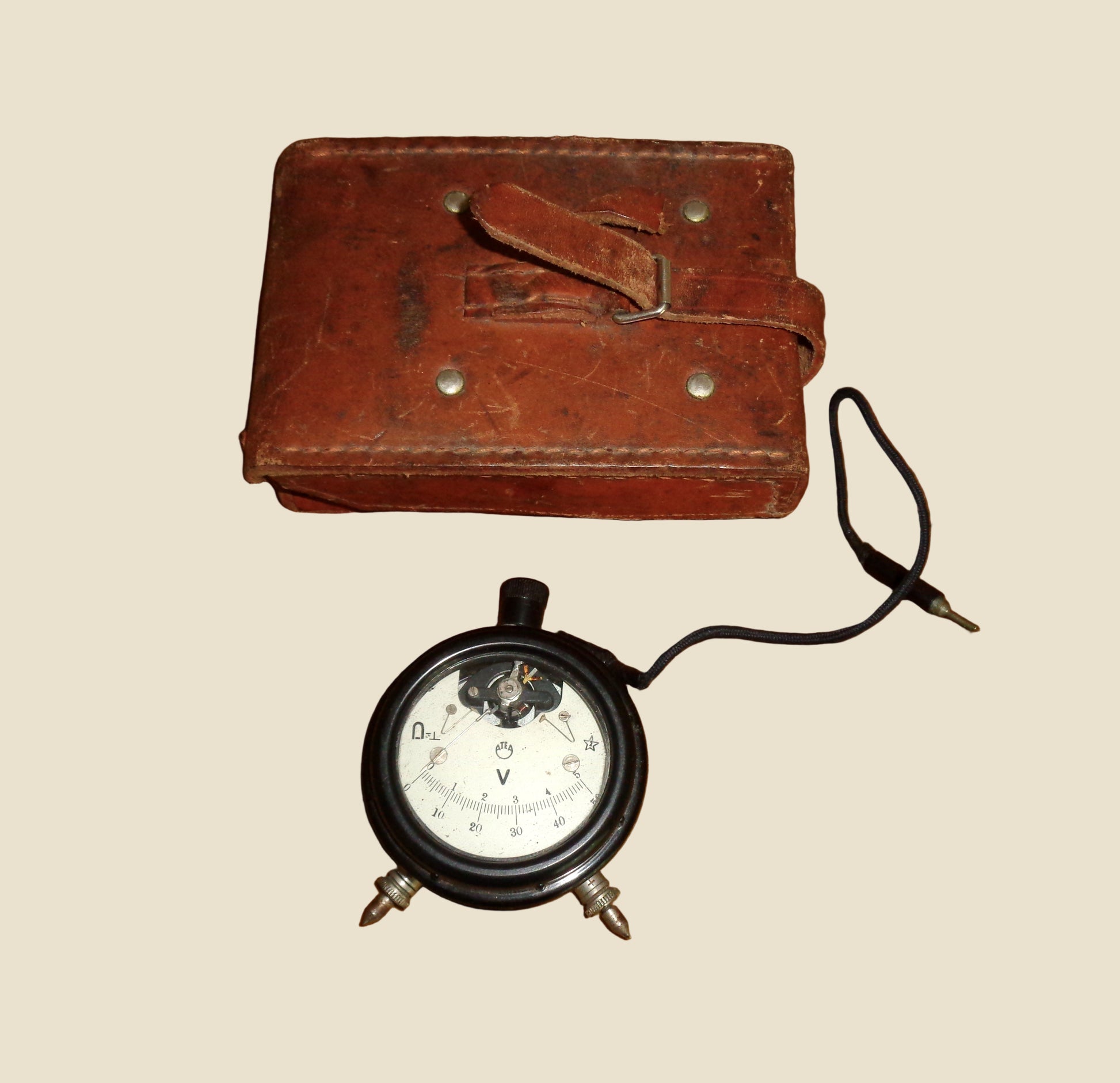 1930s ATEA Pocket Voltmeter Measuring 0-5 Volts and 0-50 Volts in A Brown Leather Case