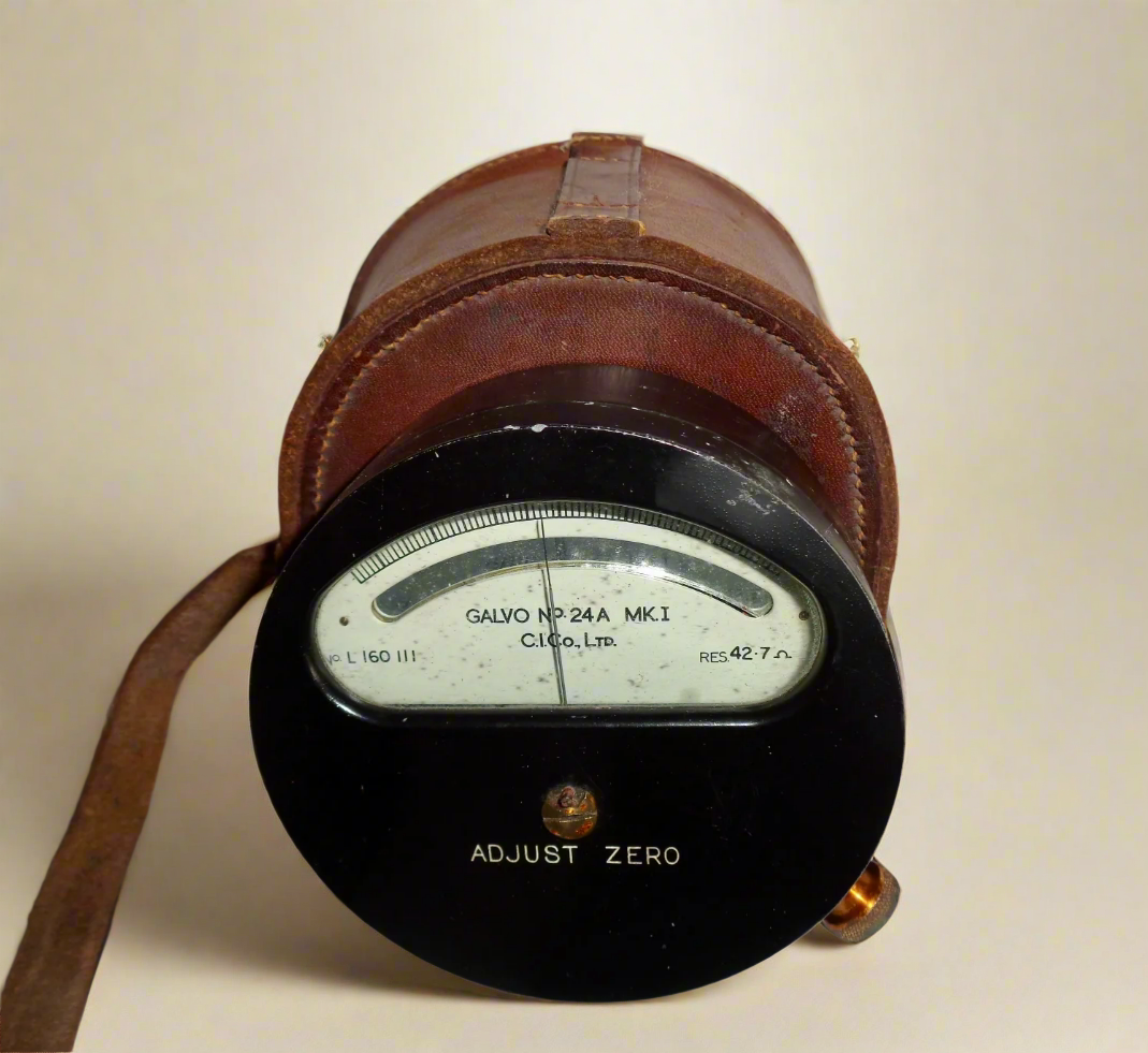 1940s WW2 Unipivot Brass Galvanometer No.24A MK I By Cambridge Instrument Co Ltd (CICo) In Leather Carry Case