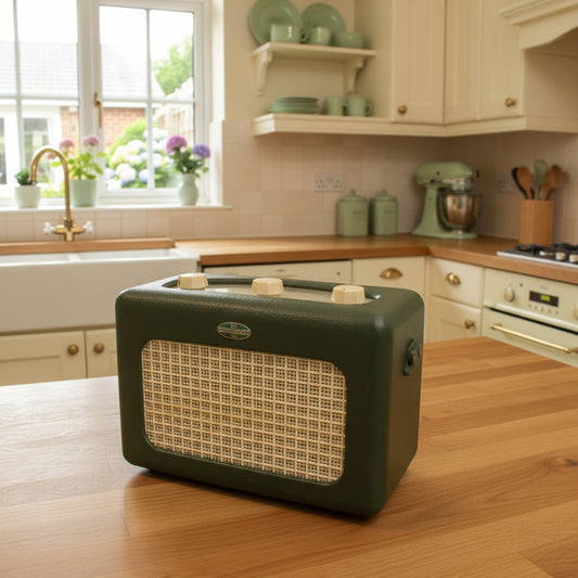 1950s Vintage Green Roberts R66 2 Waveband Valve Radio