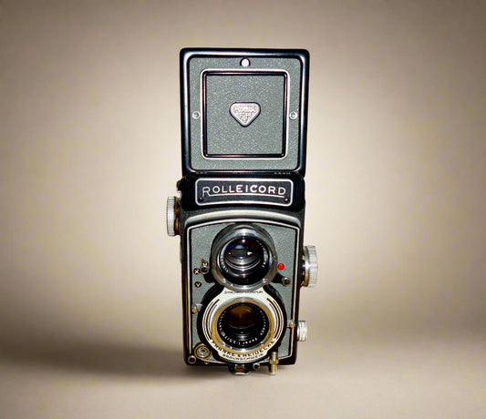 1960s Rolleicord Vb Type 1 Grey Leather 6x6 TLR 120 Roll Film Camera With ER Case. EXC +++ Collectible Quality 96%