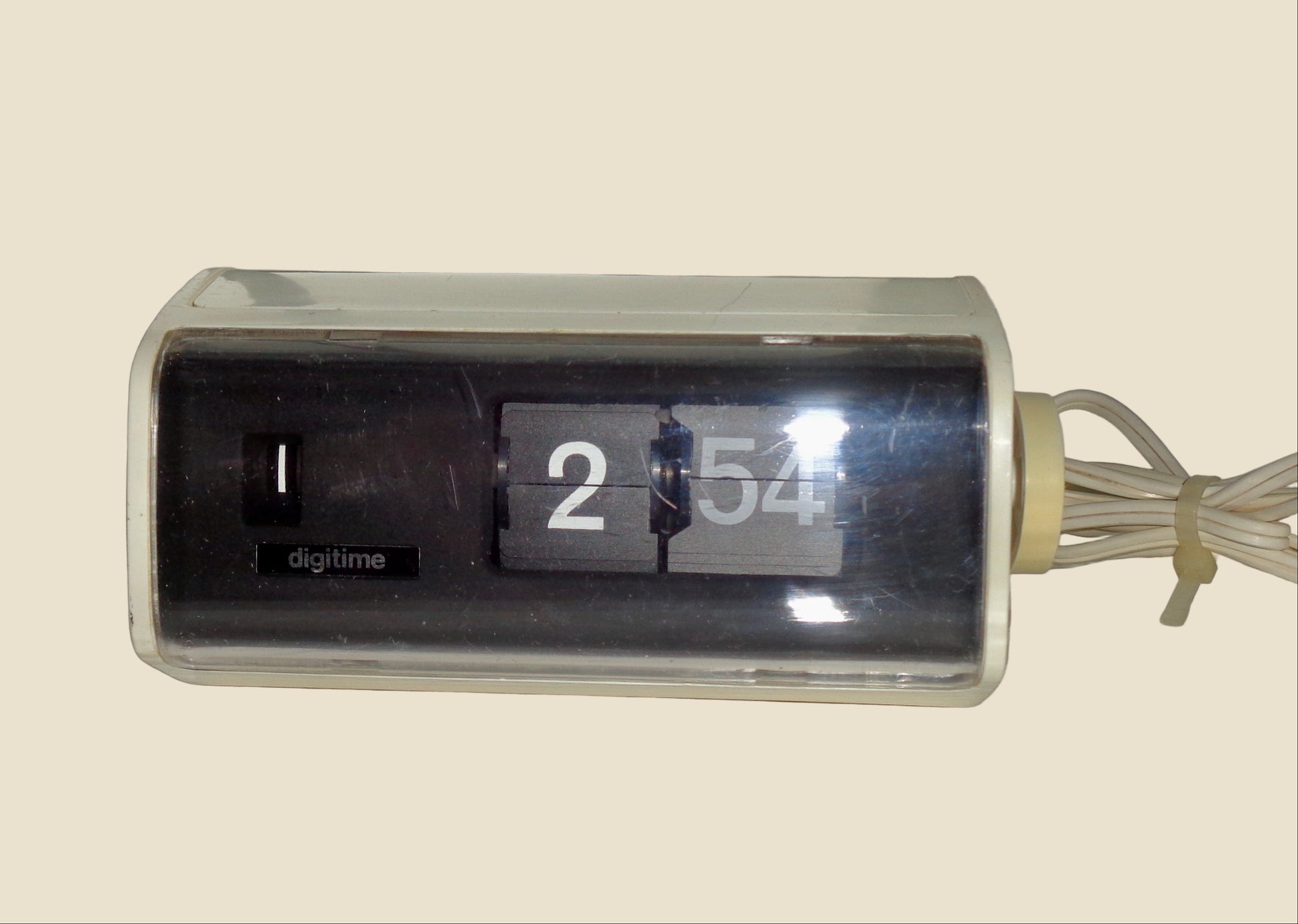 1960s Pifco No.930 Digitime White Flip Clock 200/250V 50Hz