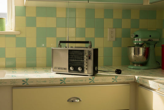 1960s Sanyo Transworld Six Band Transistor Radio 18H 815 