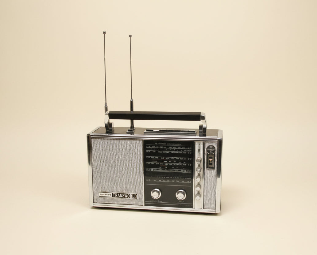 1960s Sanyo Transworld Six Band Transistor Radio 18H 815 