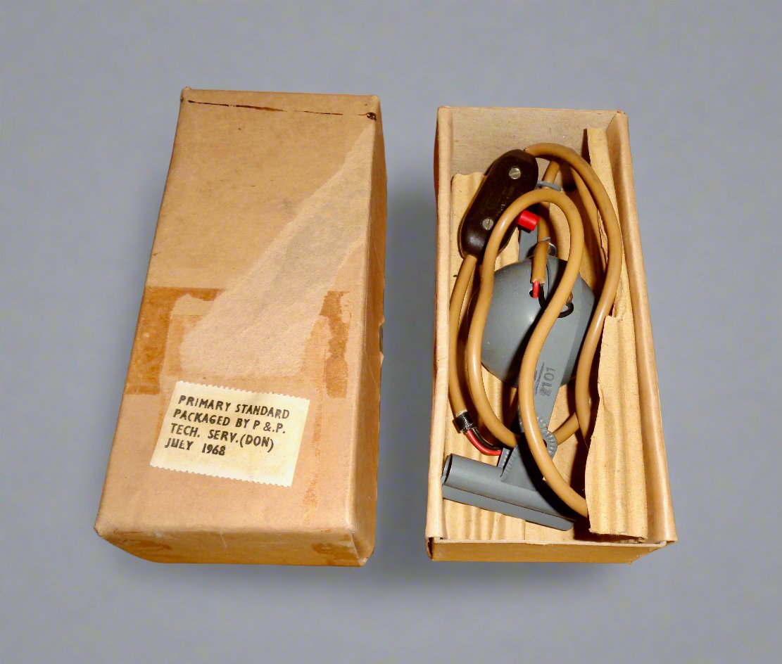 1960s RAF W10 Aircraft Cockpit Clip On Lamp In Its Original Box