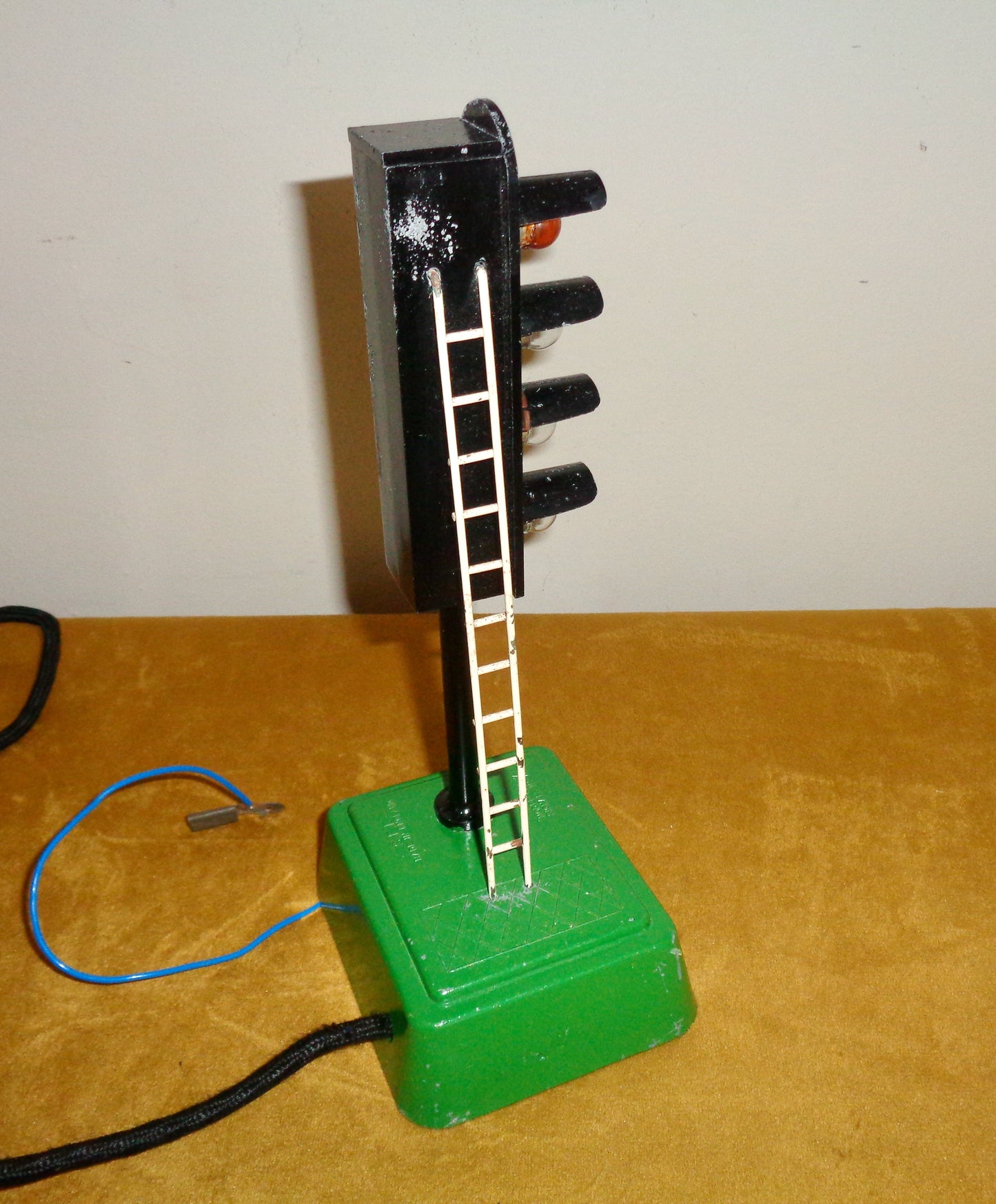 1950s British SEL Metal Battery Operated Railway Signal Light Toy Model 730 In Its Original Box