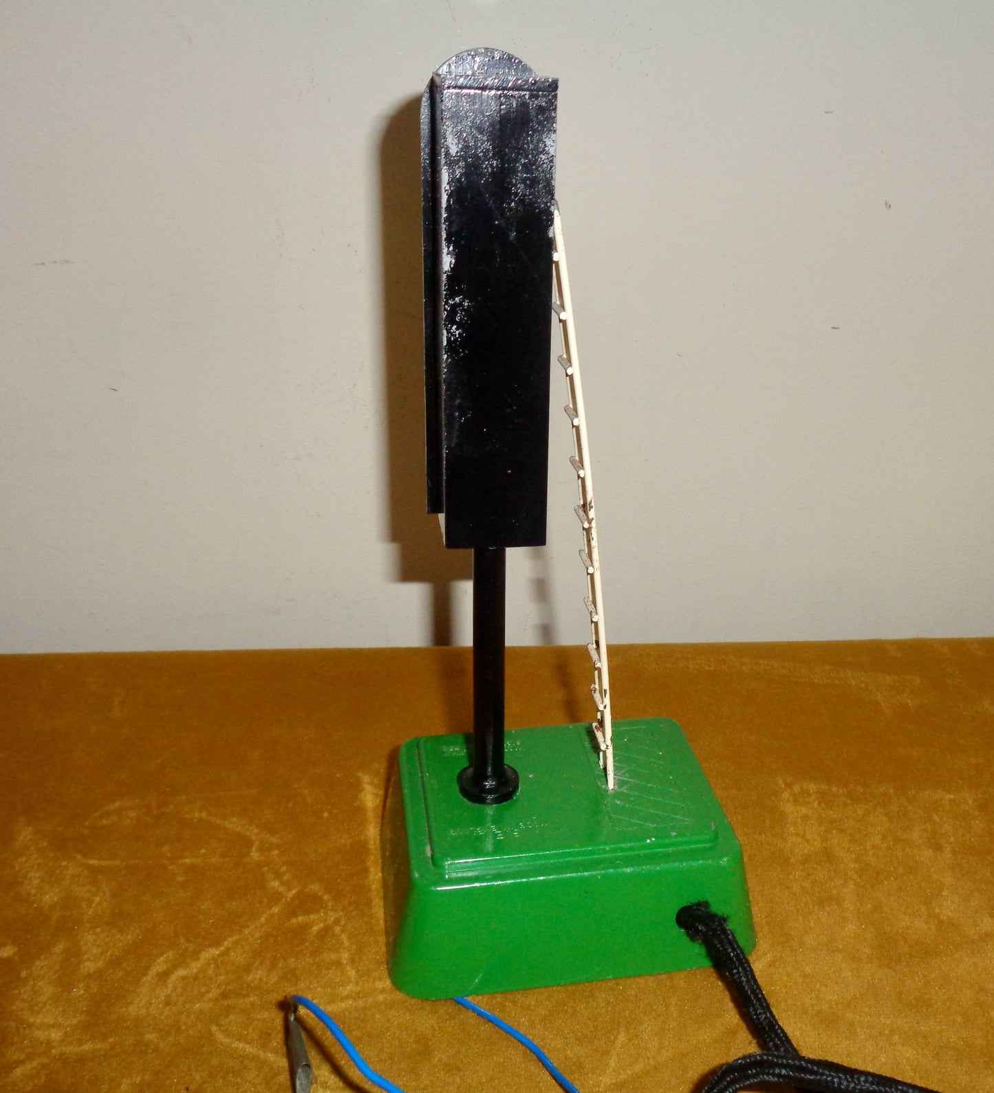 1950s British SEL Metal Battery Operated Railway Signal Light Toy Model 730 In Its Original Box