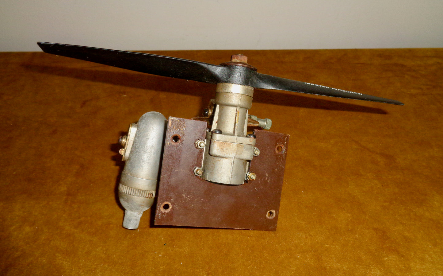 1970s Enya Model 4005 19V Engine For Model Aircraft With Master Airscrew Propellor