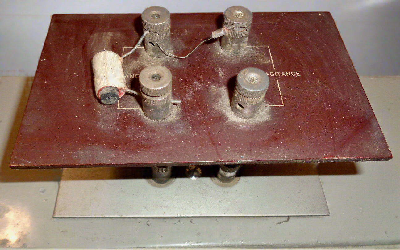 1960s Advance Q Meter Type T2 Circuit Magnification Meter