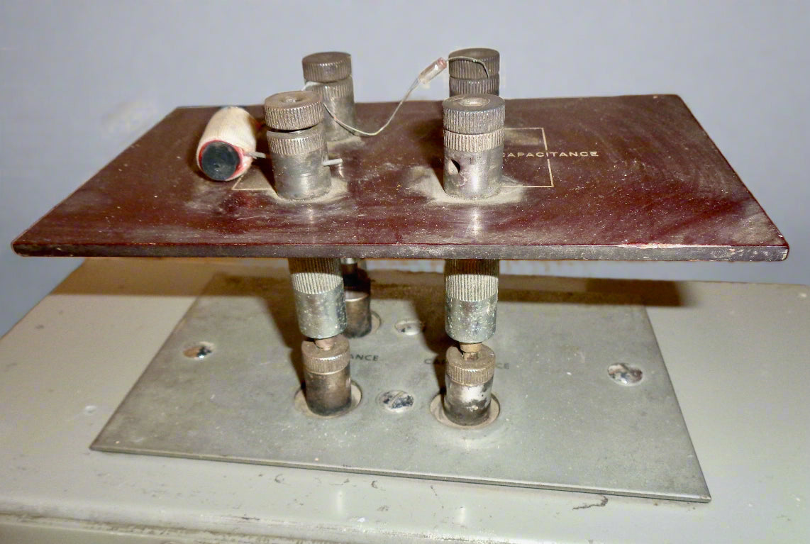 1960s Advance Q Meter Type T2 Circuit Magnification Meter