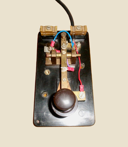 1940s Marconi Air Ministry D Type Morse Key 10A/7373 With A Cracked Cover