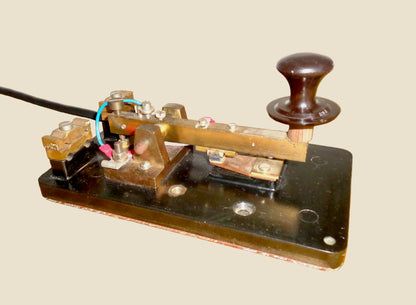 1940s Marconi Air Ministry D Type Morse Key 10A/7373 With A Cracked Cover