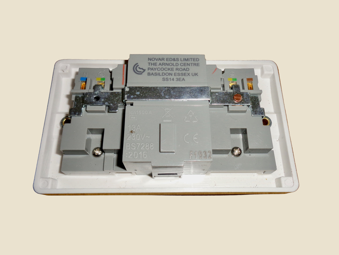 MK One Gang Sentry Socket White RCD Protected LN K6400 13A 230V