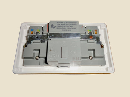 MK One Gang Sentry Socket White RCD Protected LN K6400 13A 230V