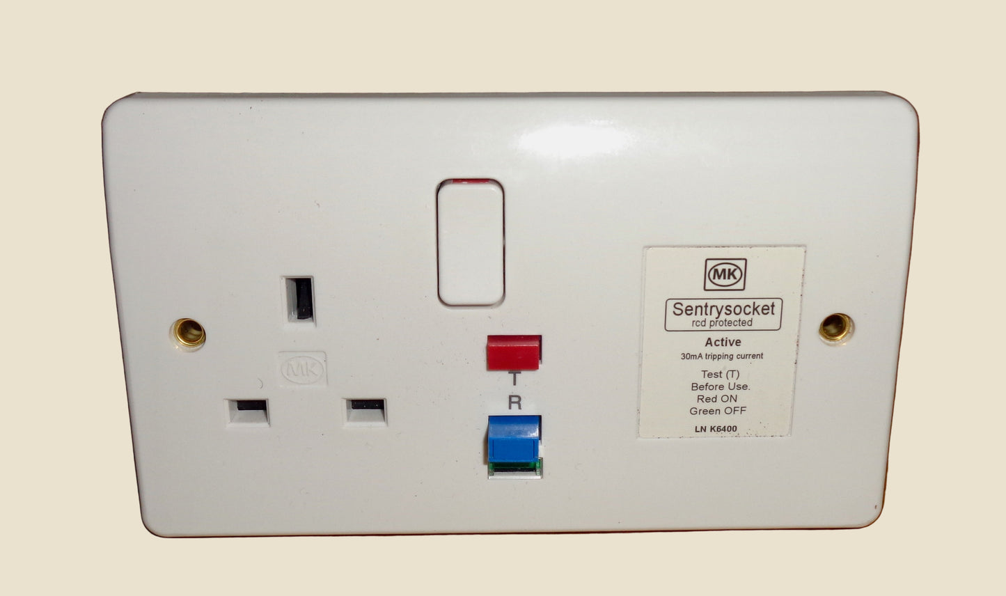 MK One Gang Sentry Socket White RCD Protected LN K6400 13A 230V