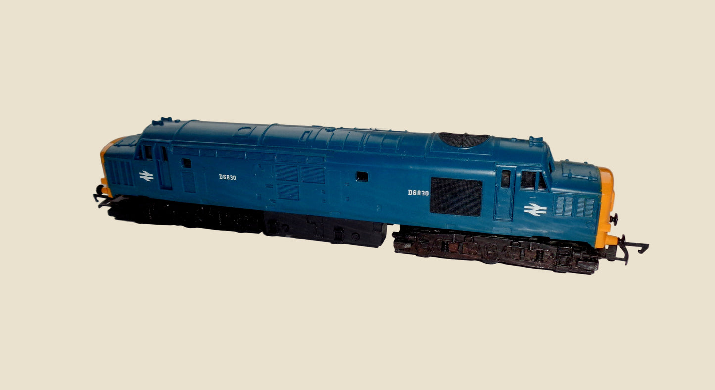 Vintage OO-Gauge Hornby R751 Diesel Locomotive BR Blue Class 37 D6830