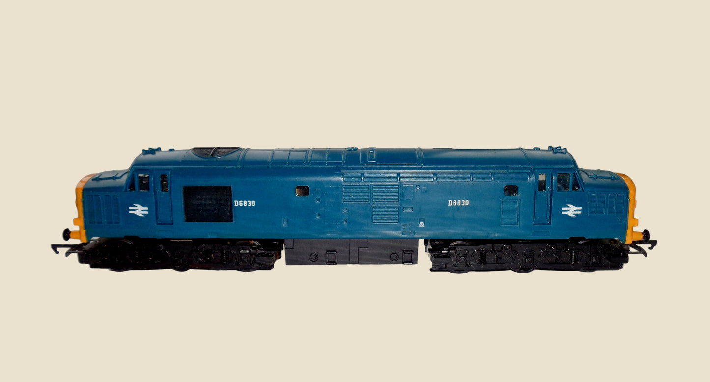 Vintage OO-Gauge Hornby R751 Diesel Locomotive BR Blue Class 37 D6830