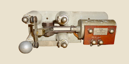 WW2 Price Brothers Inc. Type 52 Radio Antenna Changeover TX/RX Relay