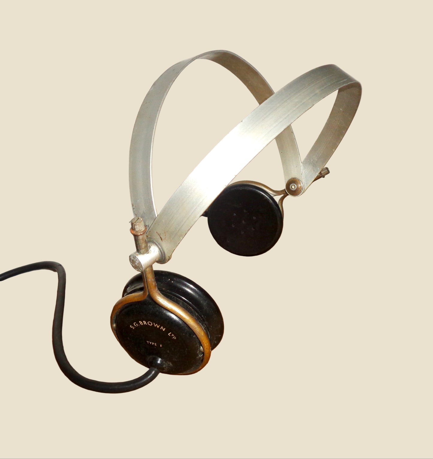 SG Brown Head Phones Type F R2000 Ohms With Bulgin Deckorum Connector